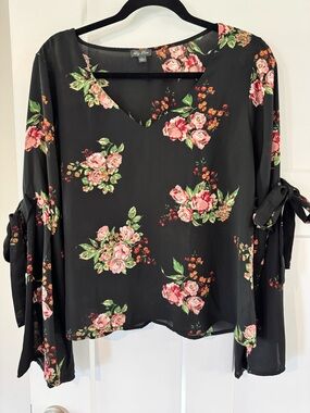 Lily Rose Floral V-Neck Long-Sleeve Top in Black with Pink Roses